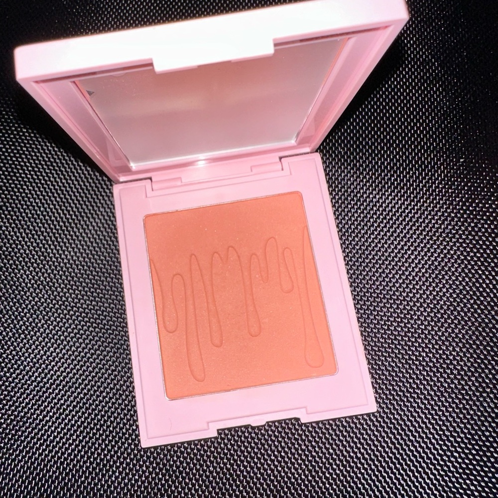 Kylie Cosmetics pressed blush powder